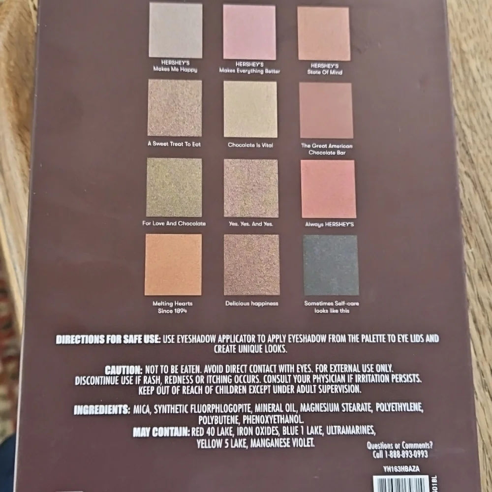 NIB Hershey's Chocolate Themed Eye Shadow Palette 12 Colors Mirror Make-Up Set